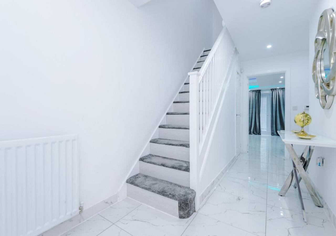Luxury 3 Bedroom House Close To Manchester Center מראה חיצוני תמונה