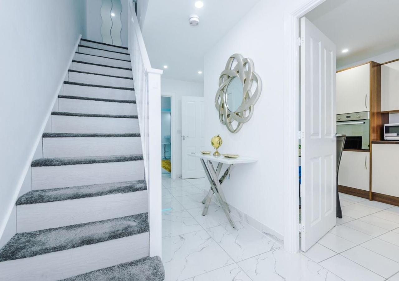 Luxury 3 Bedroom House Close To Manchester Center מראה חיצוני תמונה