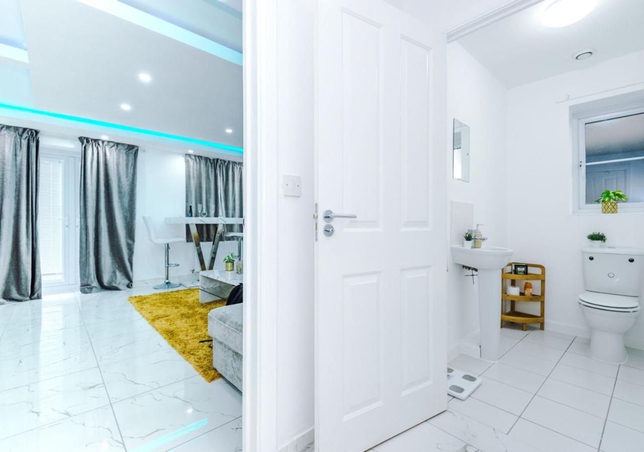 Luxury 3 Bedroom House Close To Manchester Center מראה חיצוני תמונה