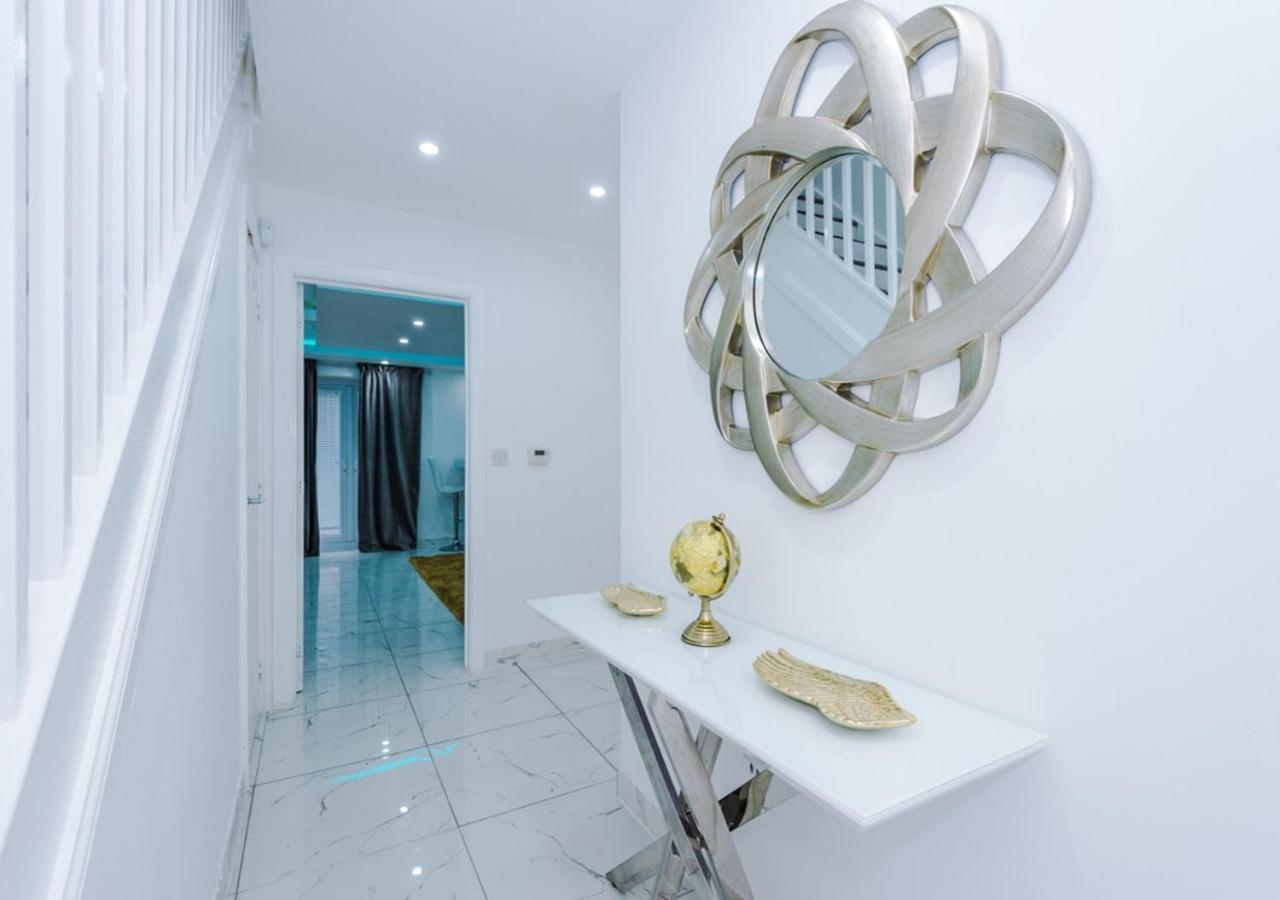 Luxury 3 Bedroom House Close To Manchester Center מראה חיצוני תמונה